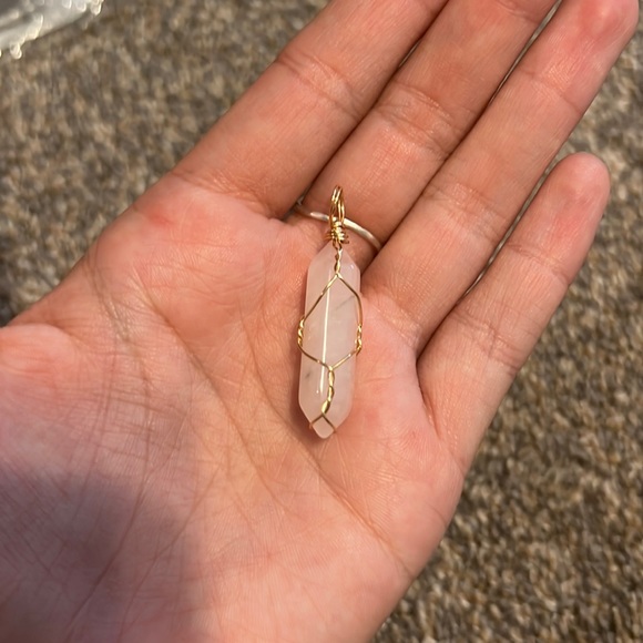 ✨3/$25✨ pink rose quartz crystal pendant necklace - Picture 3 of 3